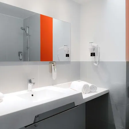 Ibis Styles Caen Centre Gare Hotel Exterior photo